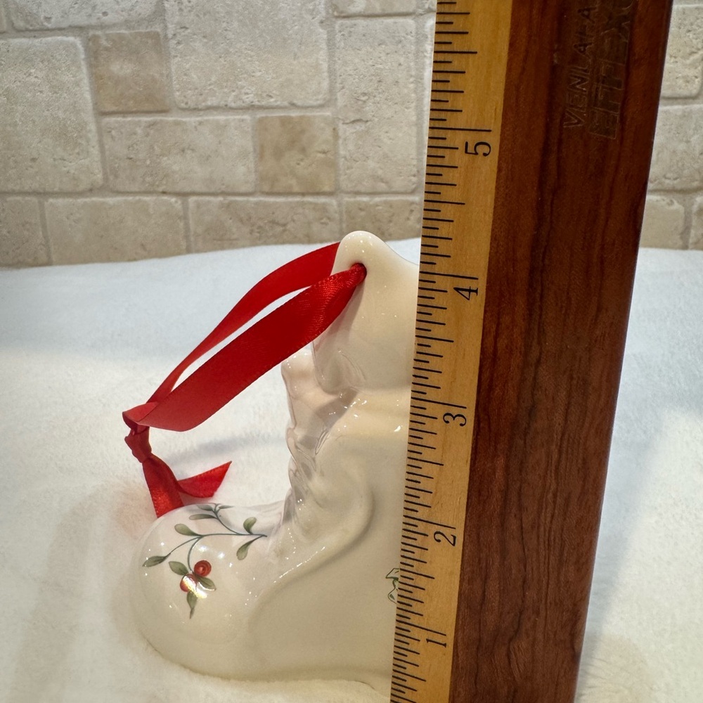 Pfaltzgraff Winterberry Christmas 1997 Cat/Stocking Bell with Original Box - Picture 8 of 11